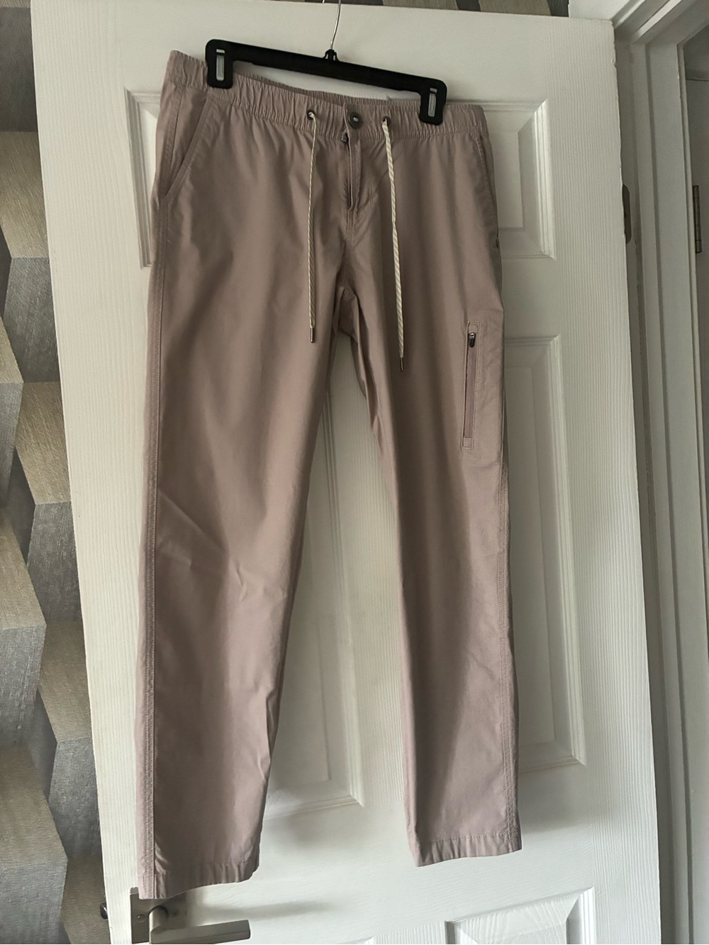 Vuori women Cargo Pants in Muted Rose